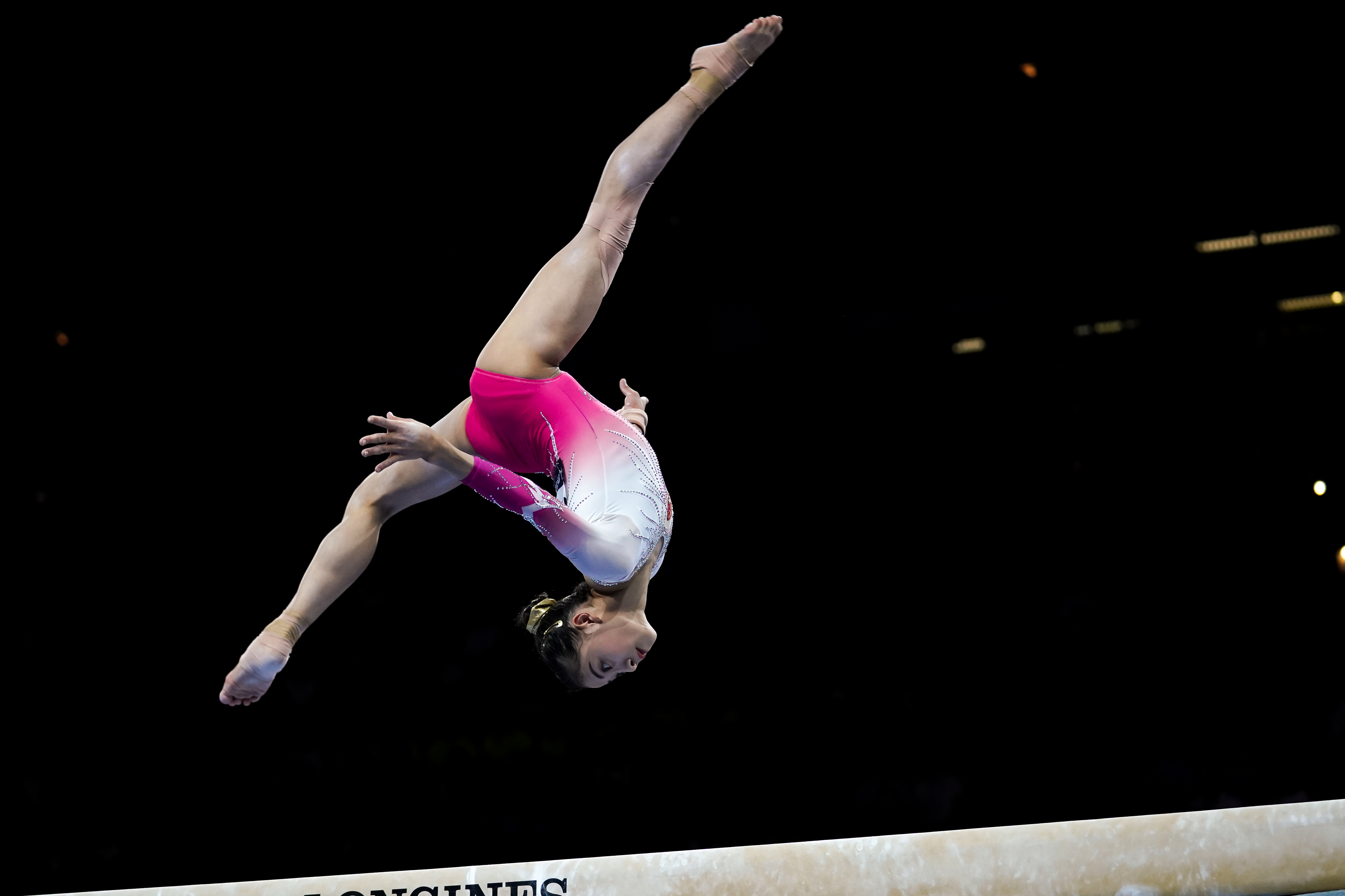 女子体操大放异彩优美动作令人陶醉的简单介绍 女子体操大放异彩优美动作令人陶醉的简单介绍