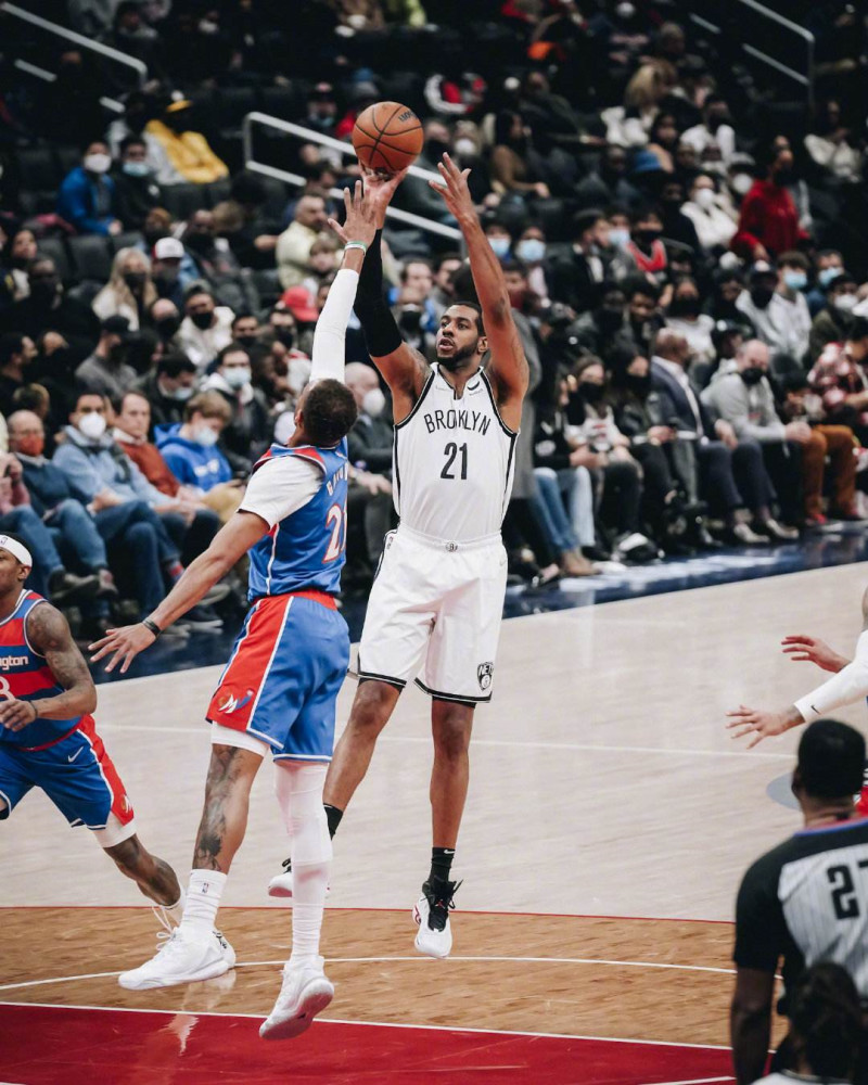 开云体育登录-火箭内线班底短板暴露,主教练双面透露困难