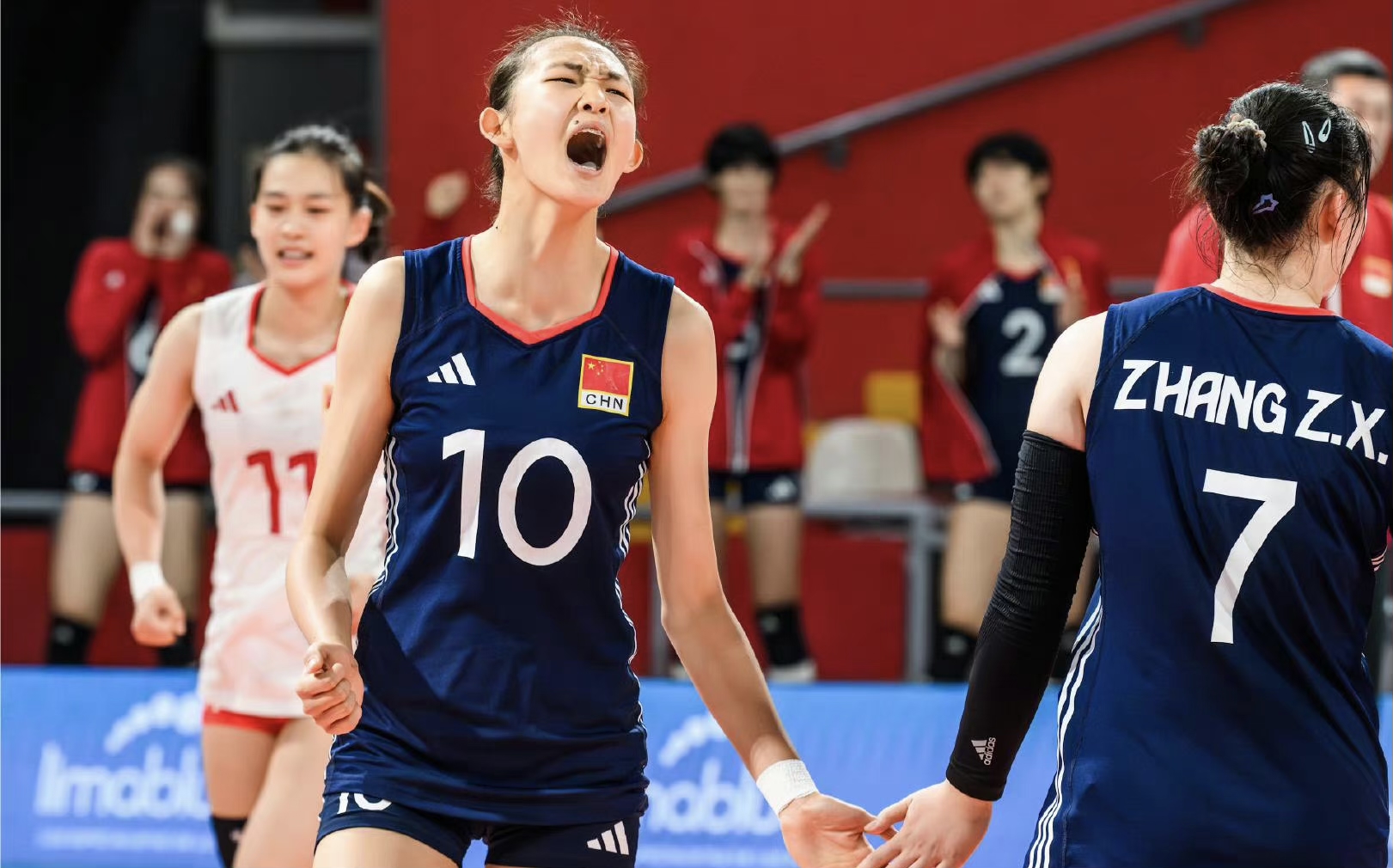 开云体育登录-运动员们在赛场上展现出色表现,引人瞩目