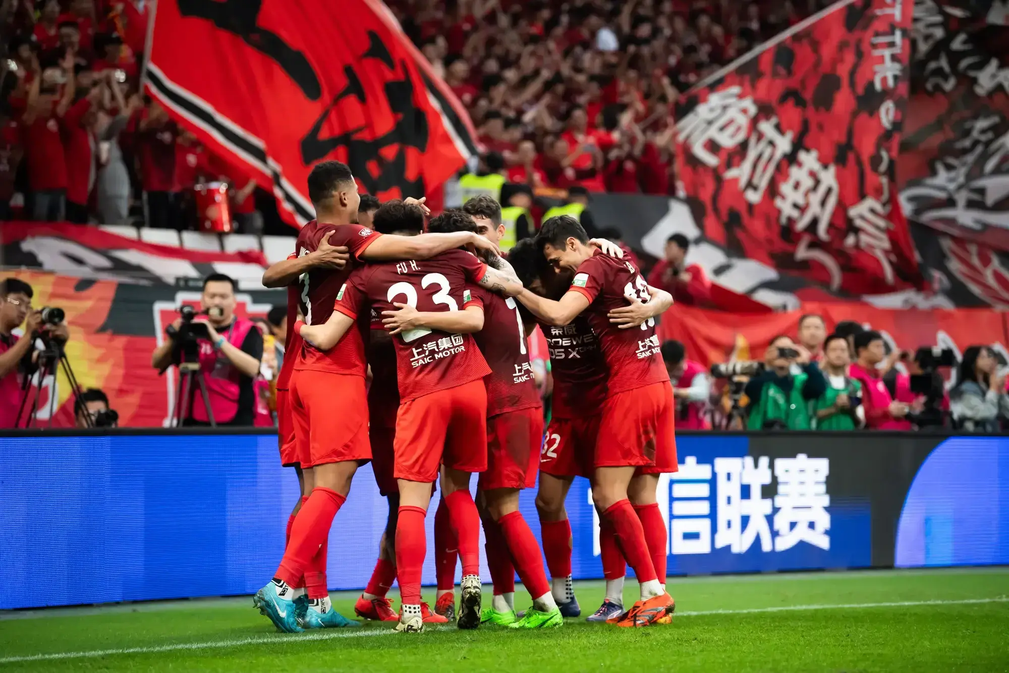 国际联赛一触即发,各队备战紧张 国际联赛一触即发,各队备战紧张