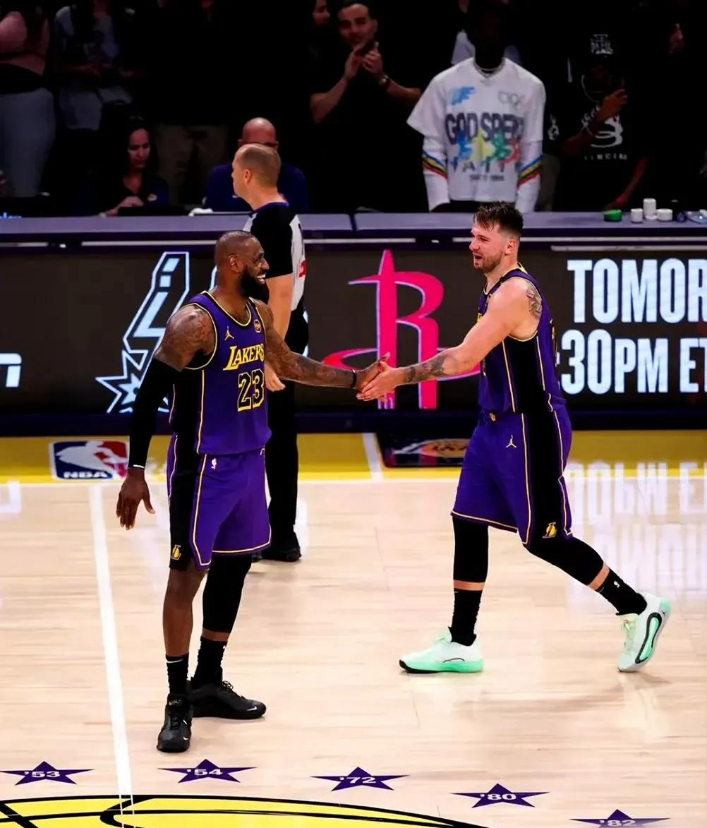 湖人翻盘快船,王哲林关键制胜 湖人翻盘快船,王哲林关键制胜