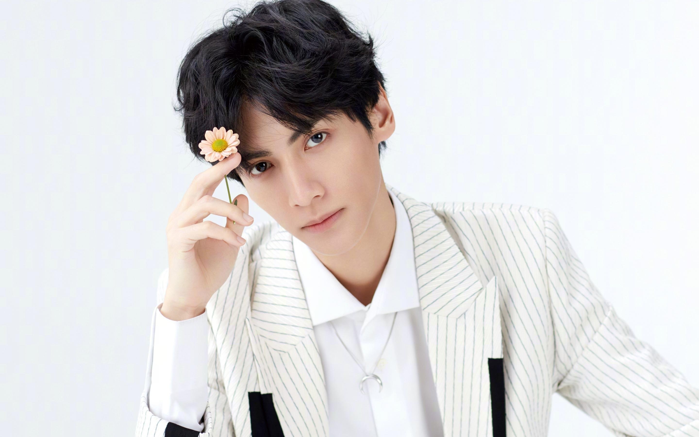 跨界对决,广厦铁壁封锁快船,布克狂砍40分证明自我