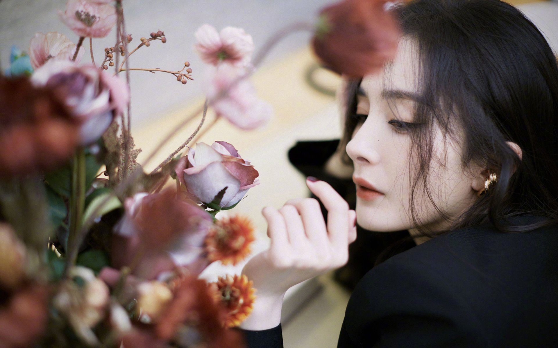 足球无国界，阿坎吉里程碑之夜，见证绿茵场上的文化交融