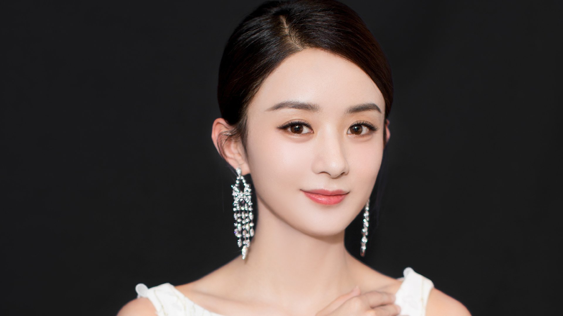 绿茵场上的平行世界，当德甲争冠硝烟遇见沙特崛起的南美风暴